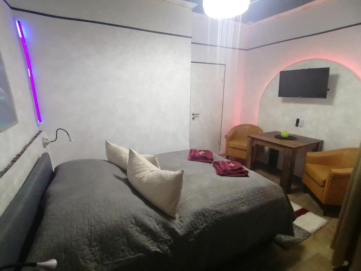 Best-Preis -Gold Suite- Mit Netflix, Self-Check-In, Ebike Ladestation, Fahrradraum, Wlan, Netflix Und Massagesessel - Direkt Am Elberadweg Im Herzen Von Wittenberge Buitenkant foto
