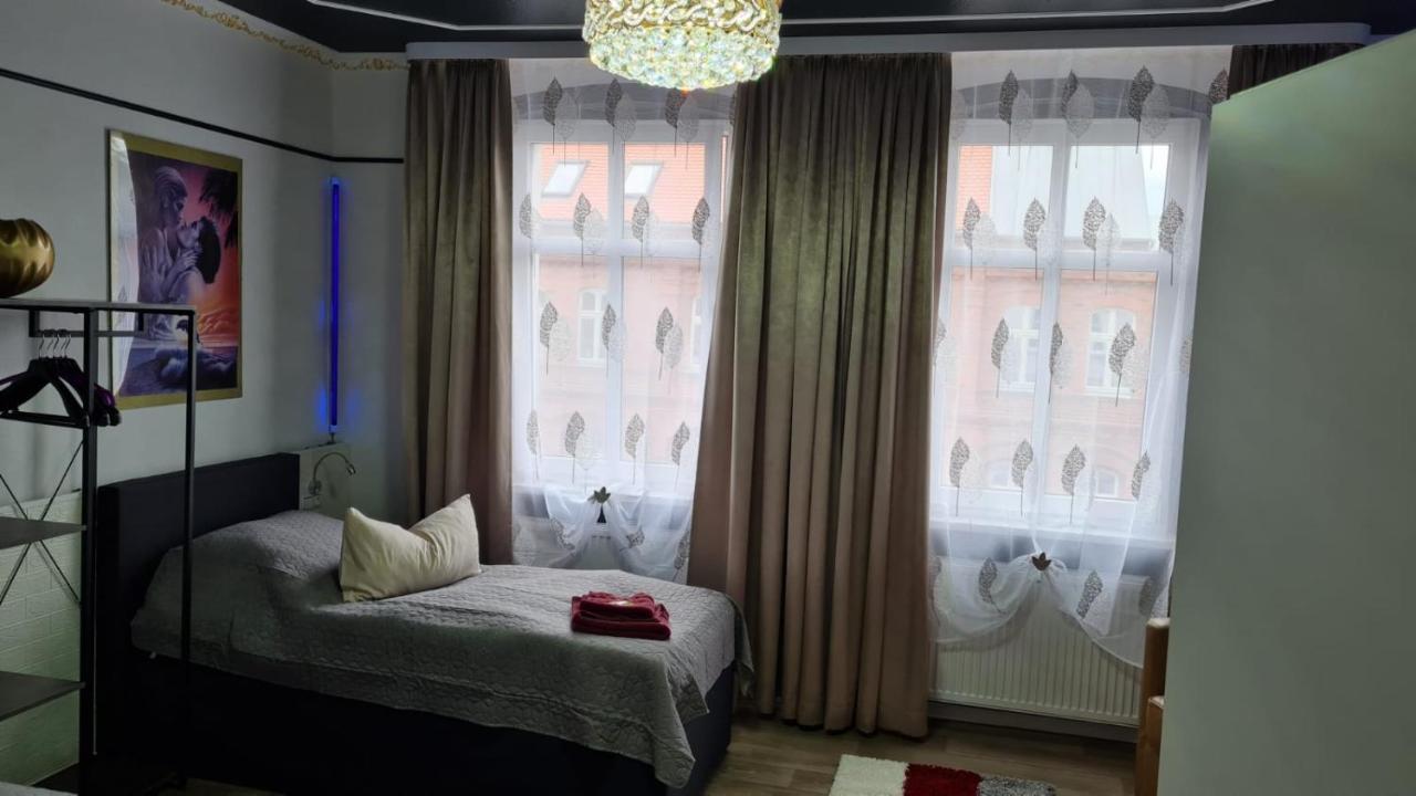 Best-Preis -Gold Suite- Mit Netflix, Self-Check-In, Ebike Ladestation, Fahrradraum, Wlan, Netflix Und Massagesessel - Direkt Am Elberadweg Im Herzen Von Wittenberge Buitenkant foto