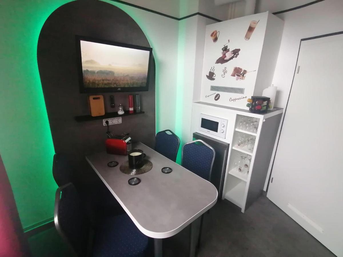 Best-Preis -Gold Suite- Mit Netflix, Self-Check-In, Ebike Ladestation, Fahrradraum, Wlan, Netflix Und Massagesessel - Direkt Am Elberadweg Im Herzen Von Wittenberge Buitenkant foto